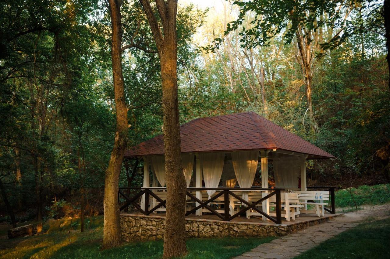 Sky Land Camping & Resort Cricova Exterior foto