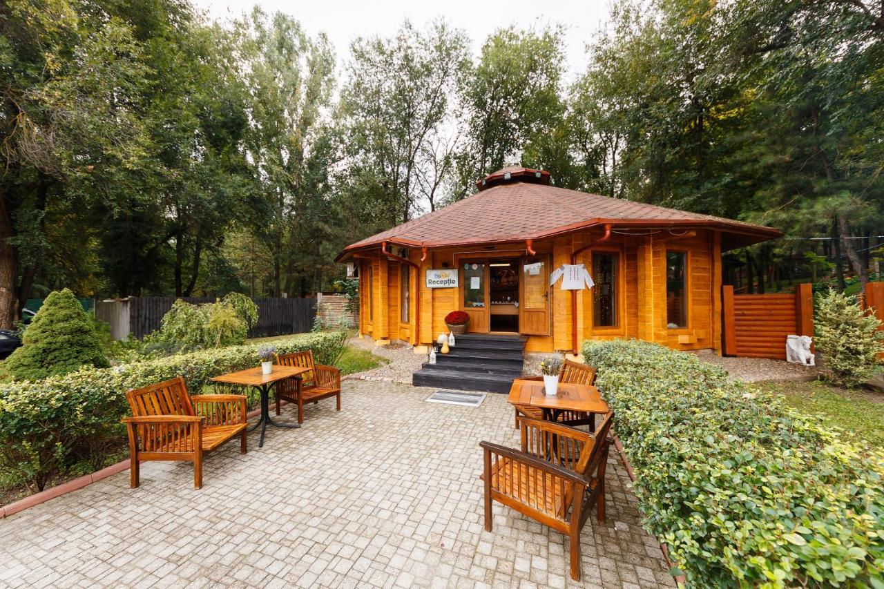 Sky Land Camping & Resort Cricova Exterior foto