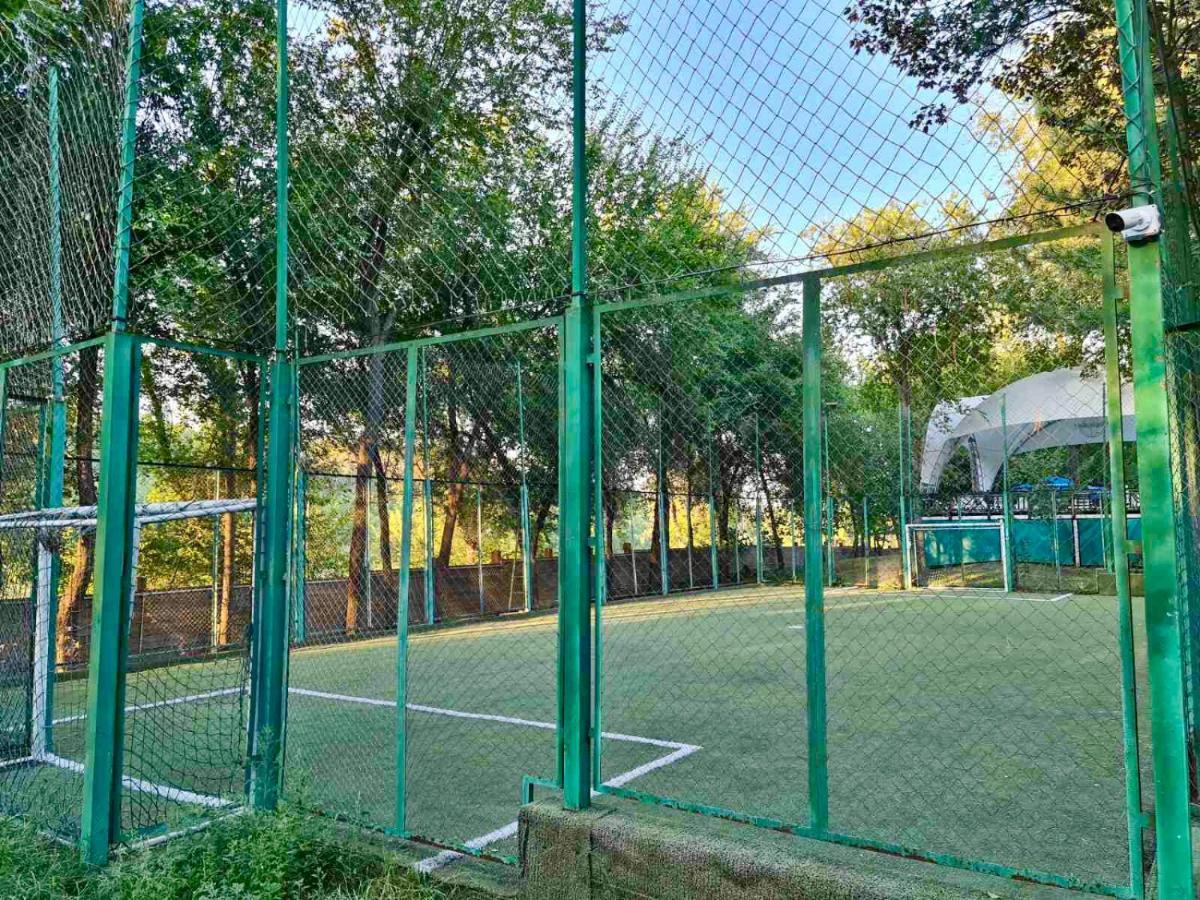 Sky Land Camping & Resort Cricova Exterior foto