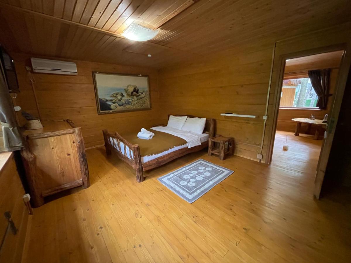 Sky Land Camping & Resort Cricova Exterior foto