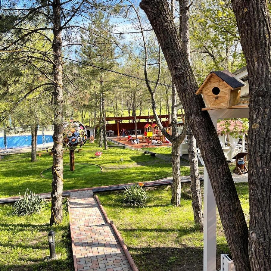 Sky Land Camping & Resort Cricova Exterior foto