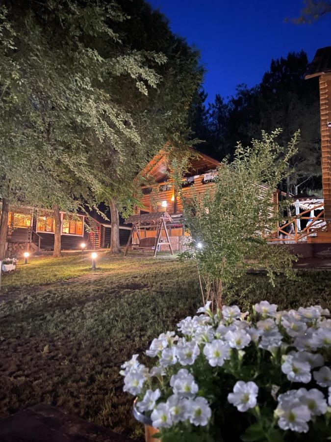 Sky Land Camping & Resort Cricova Exterior foto